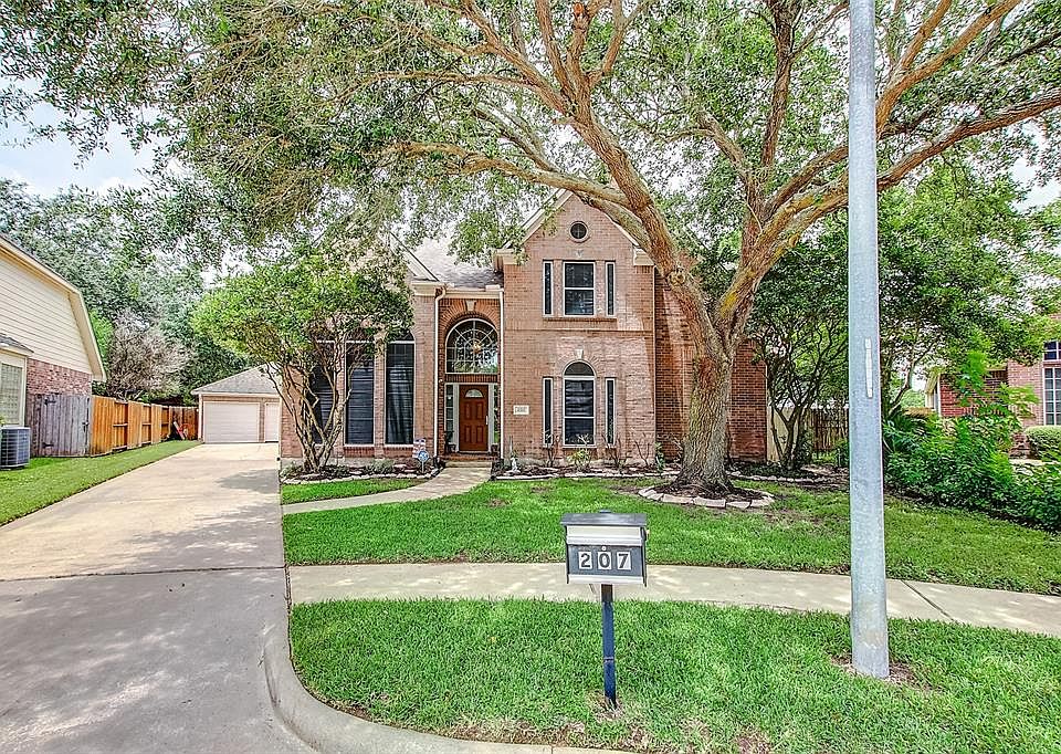 Welcome to 207 River Grove!