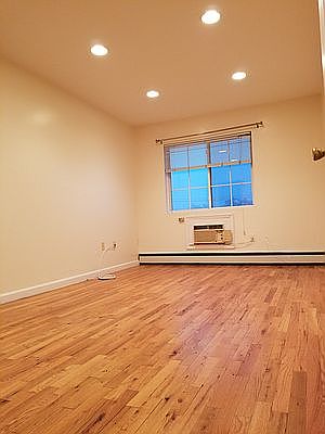 5th image of 8833 26th Ave #2