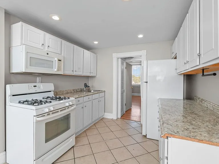 2713 N Calvert St — Photo 8