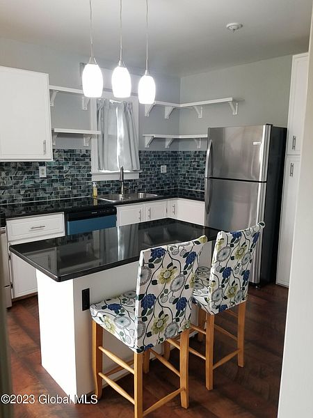 5th image of 25 Fordham Court