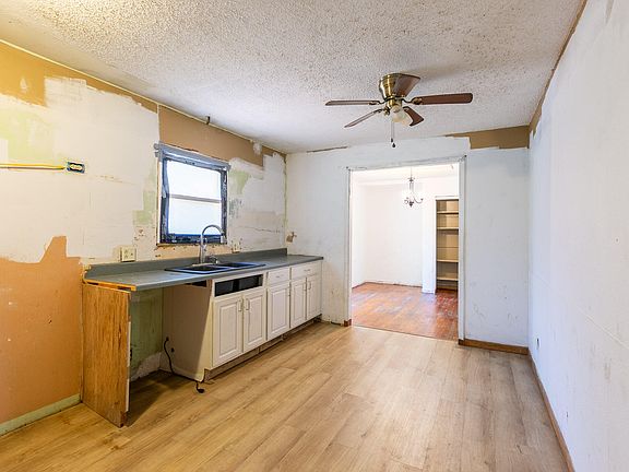 4th image of 304 Jackson Street