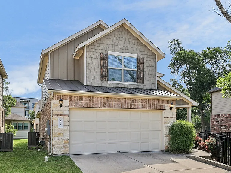 10418 Turnbull Loop — Photo 3