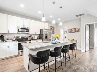 22 Daniel Rd, Asheville, NC 28806