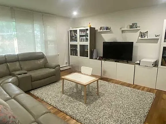 4 bed, 2000 sqft, $4,900 — Photo 2