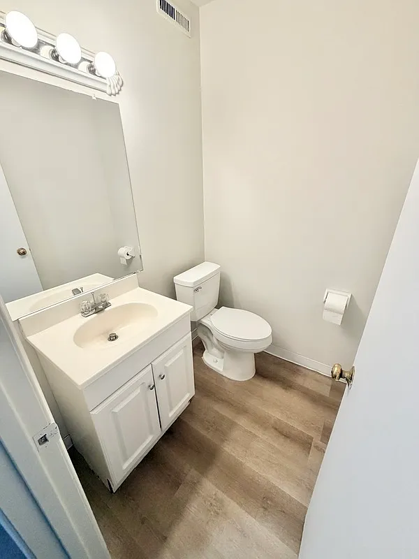 2 bed, 1.5 bath, 1200 sqft, $1,095 — Photo 2