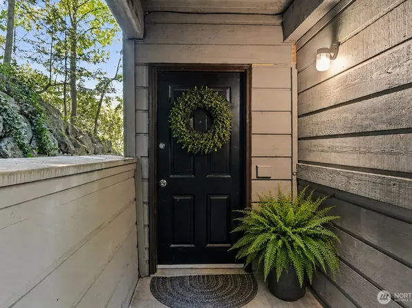 12543 NE 23rd Place #D1, Bellevue, WA 98005