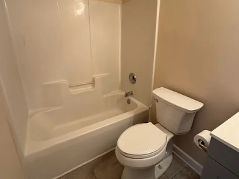 2420 Damascus Dr — Photo 9