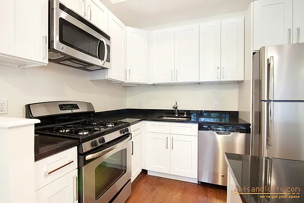 Rented by aptsandlofts.com | media 16