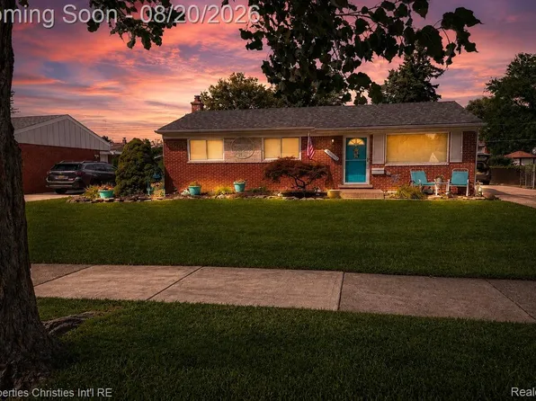 8823 Royce Dr, Sterling Heights, MI 48313