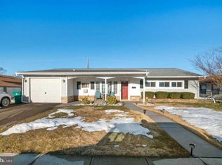 36 Beechtree Rd, Levittown, PA 19057