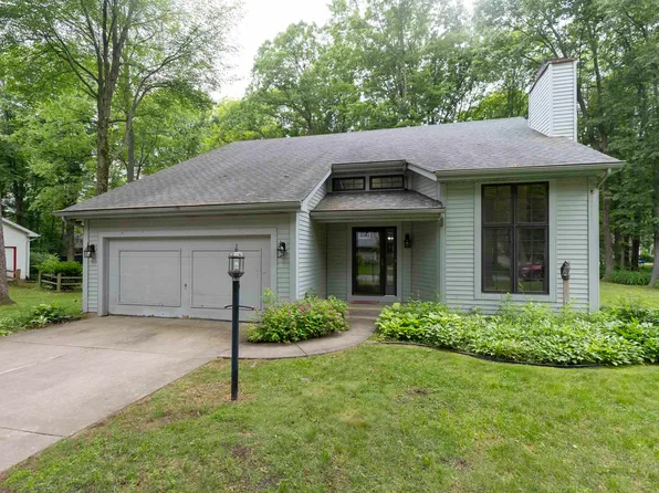 51305 Oak Lined Dr, Granger, IN 46530