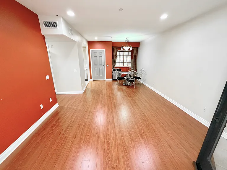 333 N Hill Ave #207 — Photo 16