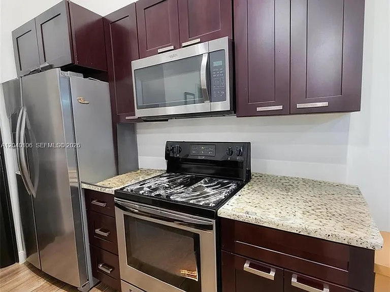 2566 N Nob Hill Rd — Photo 4