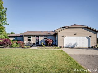 20140 Orchard Ln, Howard City, MI 49329