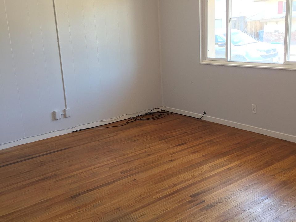 2nd image of 309 Pine St