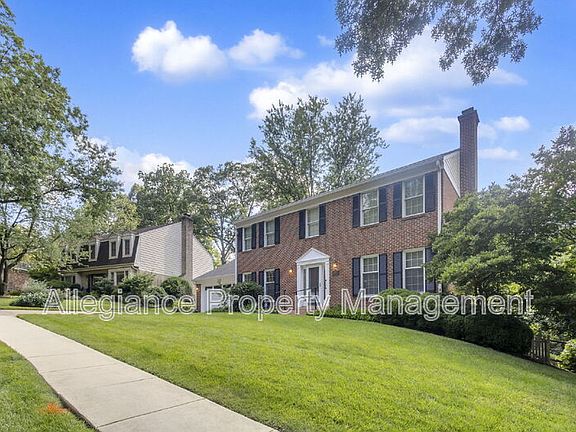 3rd image of 2206 Fort Ward Pl