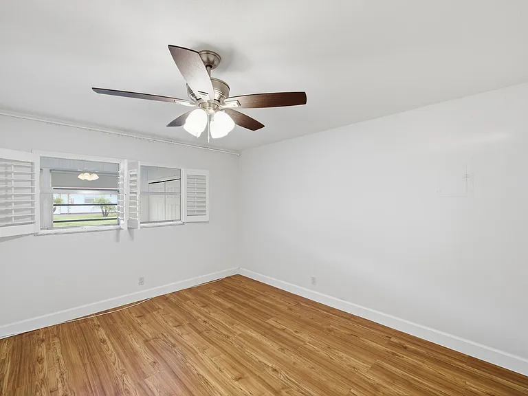 28 Seville Dr #B — Photo 26