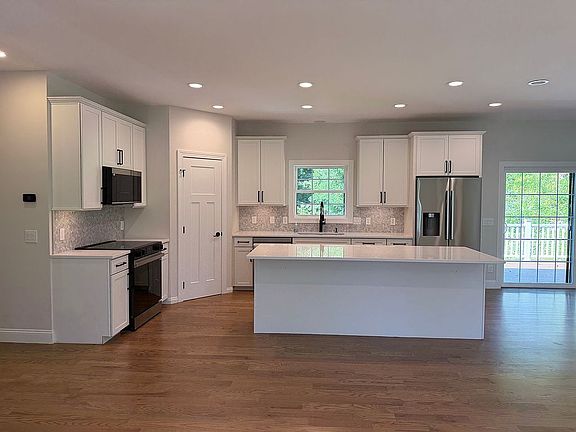 3rd image of 55 School House Ln