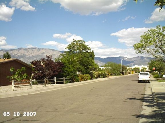 3rd image of 7504 Krista Dr NE
