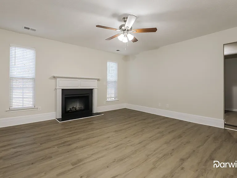 5435 Rock Lake Dr — Photo 3