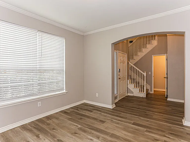 1630 Redwood Dr — Photo 7