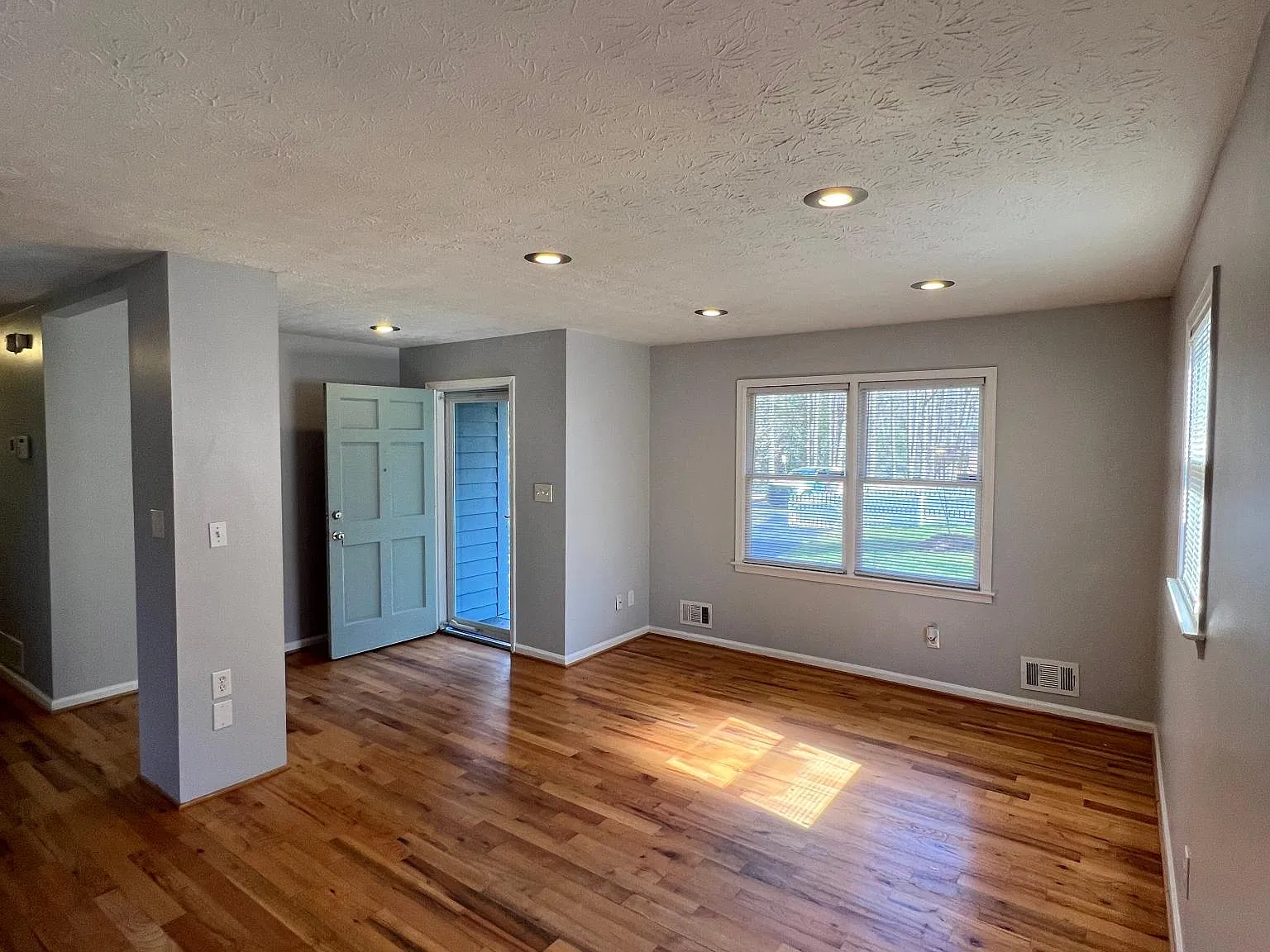 3 bed, 1208 sqft, $1,800 — Photo 3