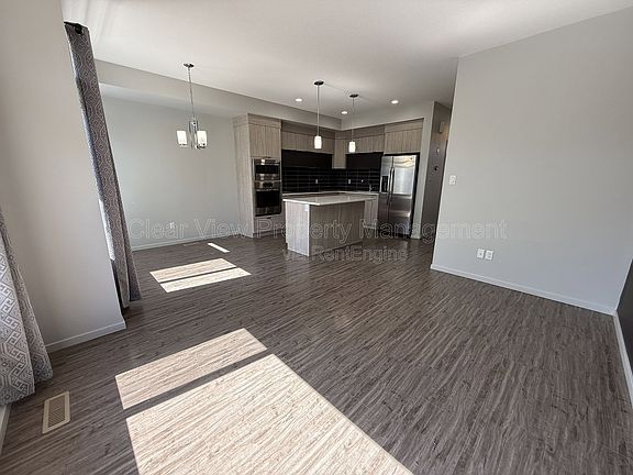 3rd image of 458 Highlands Blvd W #4