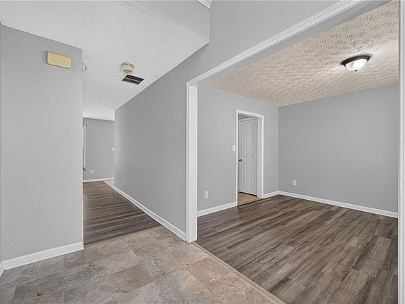 4th image of 530 Sterling Pointe Ct