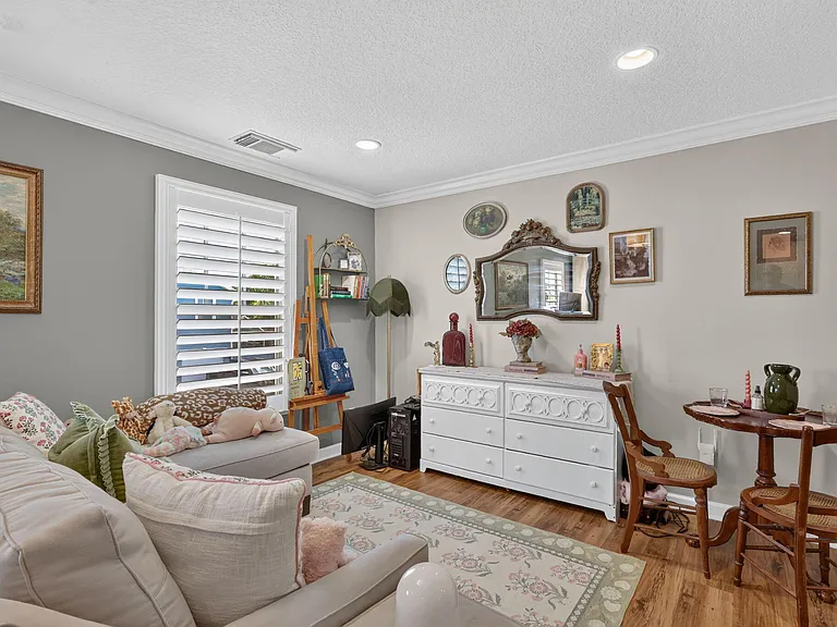 10542 SW Westlawn Blvd — Photo 52
