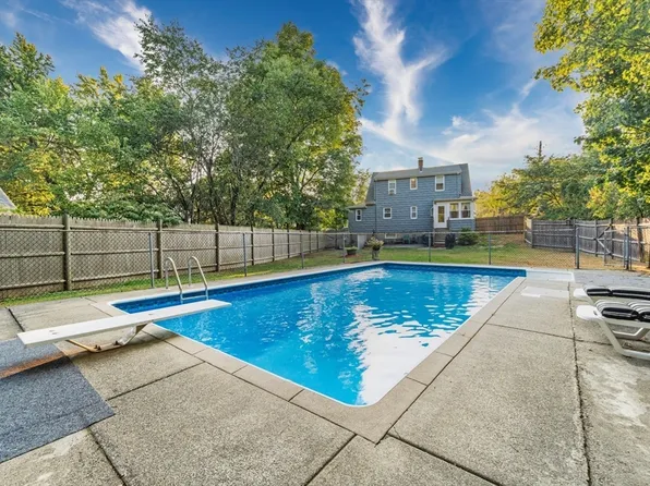 126 Summit St, Peabody, MA 01960