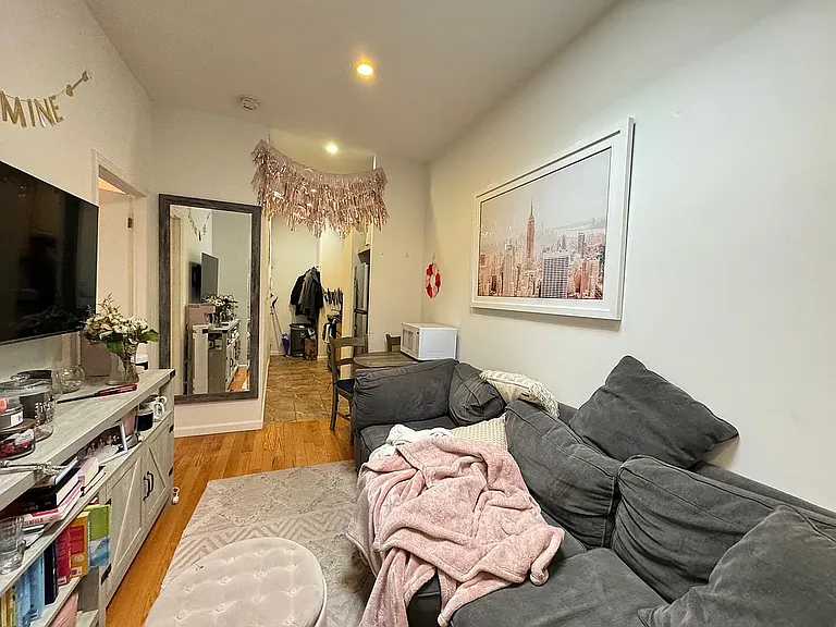341 E 19th St #4D — Photo 1