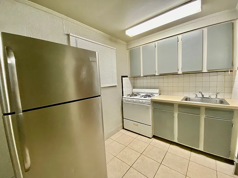 1510 E Broadway Ave #13 — Photo 5