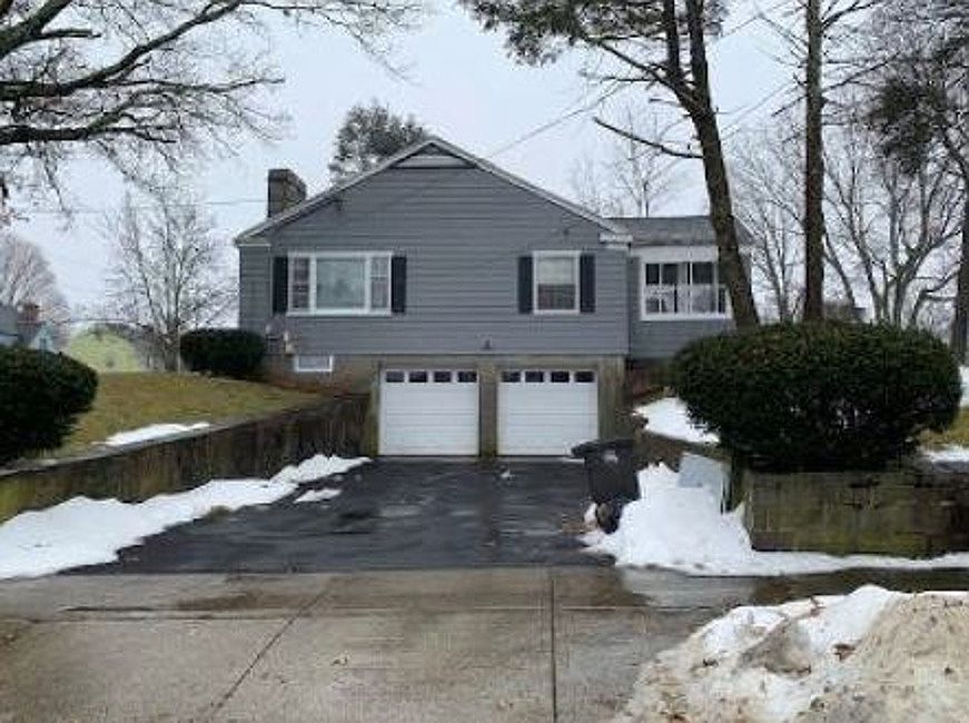 2nd image of 260 Roydon Rd