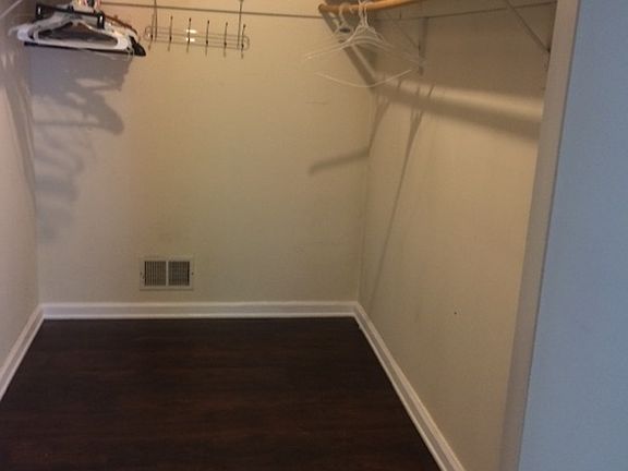 Master Bedroom Walk In Closet