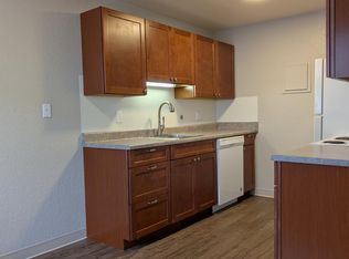 926 N 95th St APT 4, Seattle, WA 98103