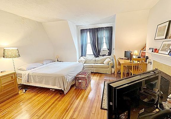 3rd image of 305 W 90th St Floor 4-2B