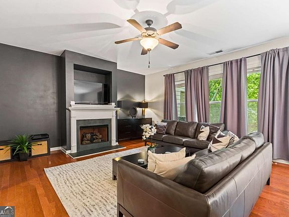 3rd image of 97 Grampian Ct