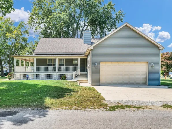 704 W Market St, De Land, IL 61842