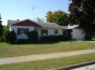 411 Rainbow Dr, Peshtigo, WI 54157