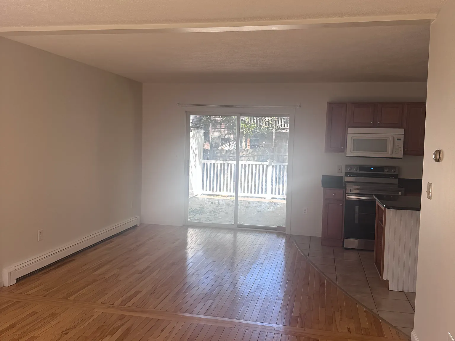 3 bed, 1133 sqft, $3,150 — Photo 2