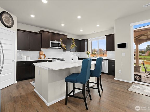5th image of 1428 32nd Street NW