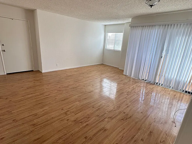 1061 Raymond Ave #304 — Photo 6