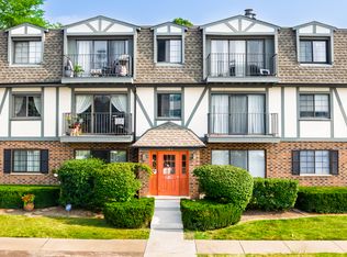 102 Steeple Dr APT B, Buffalo Grove, IL 60089