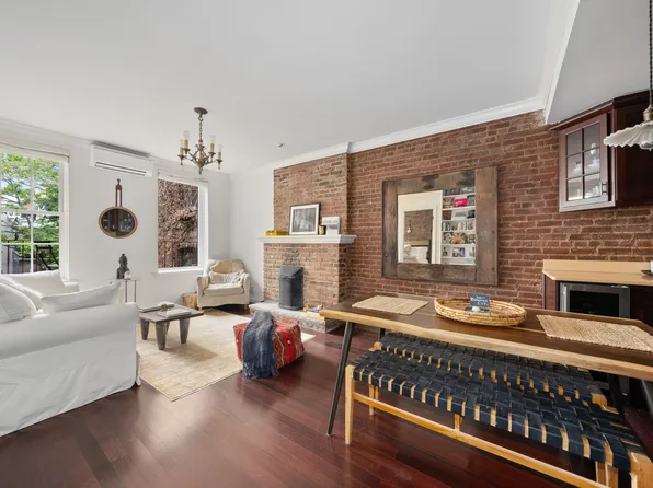 329 West 21st Street image 1 of 7