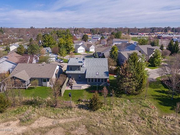 5th image of 228 E Chester Dr
