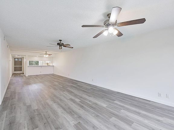 4th image of 118 Palm Dr #4