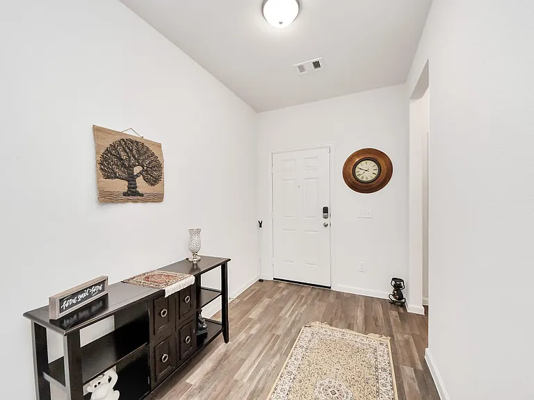 1024 Banyon Tree Ln — Photo 2