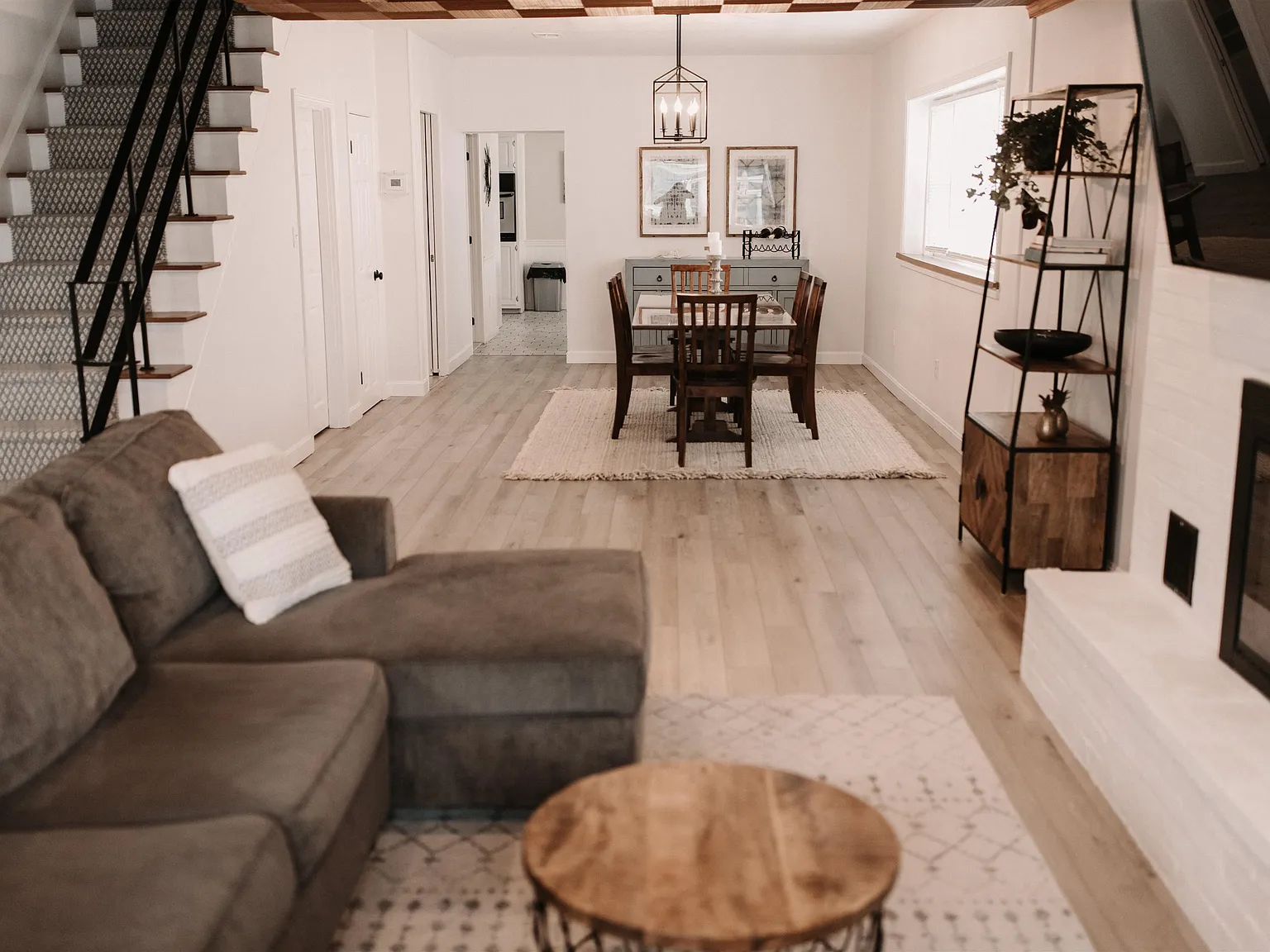 4 bed, 2.5 bath, 1972 sqft, $3,300 — Photo 4