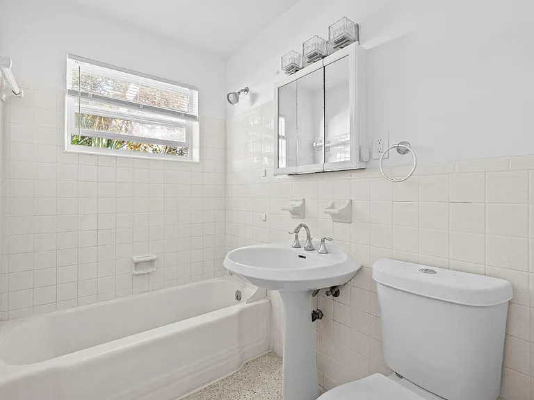 211 Sunrise Ave #5 — Photo 18