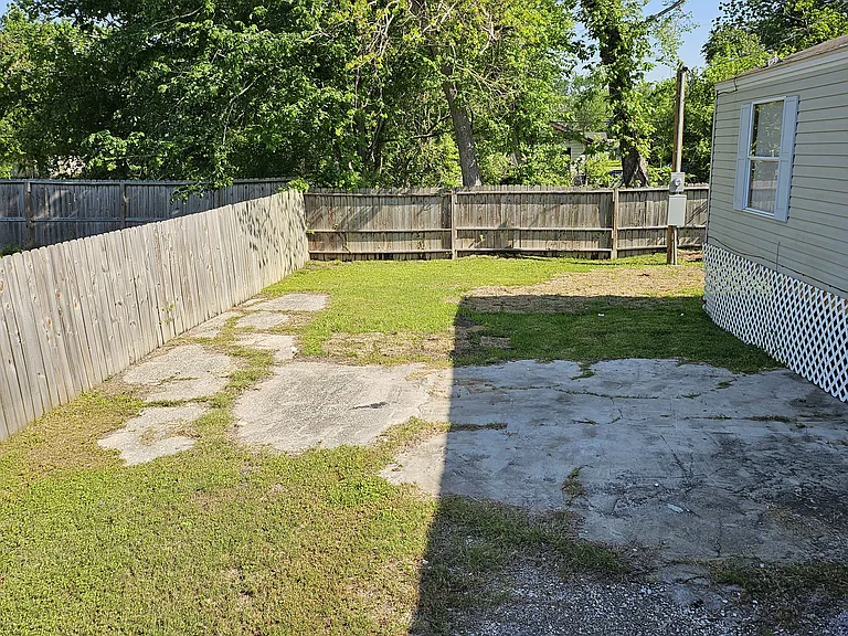 243 E Saint Charles Dr — Photo 17
